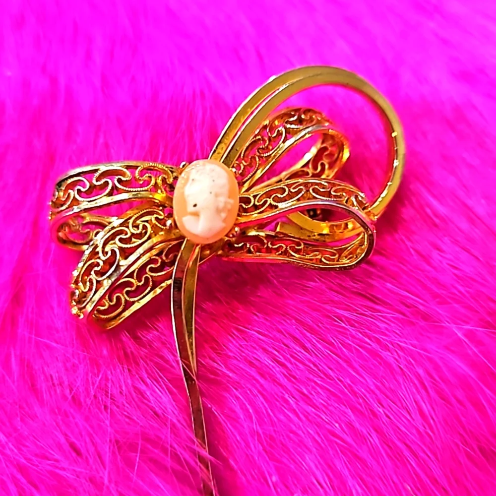 UNIQUE CAMEO‎ CENTER GOLD FILIGREE FLOWER BROOCH